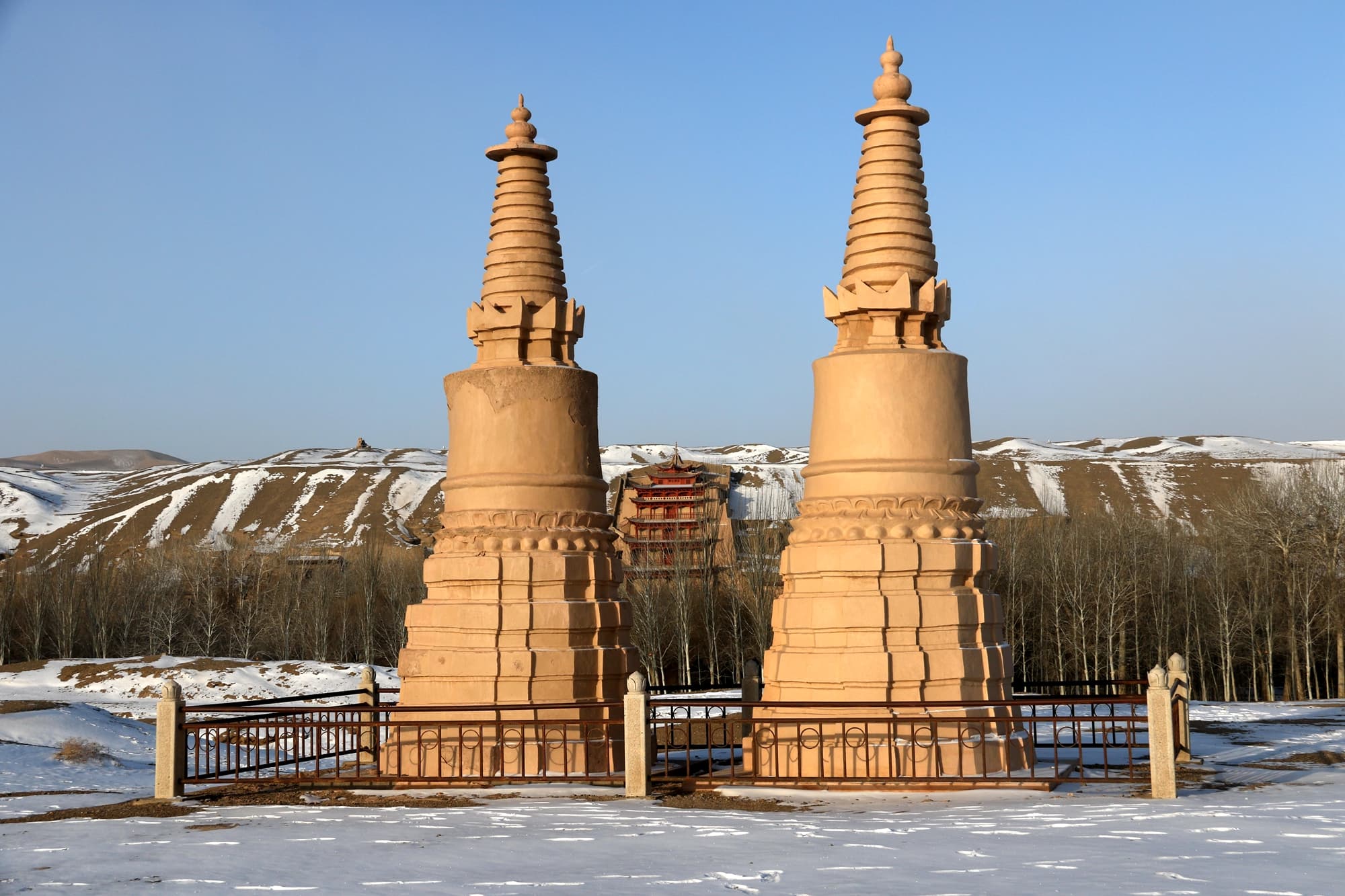 敦煌莫高窟雪景JPG.JPG